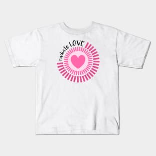 Spread love. The world needs it! Kids T-Shirt